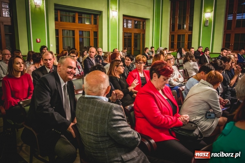 Zdjęcie w galerii na portalu naszraciborz.pl: Ozdobą Ojczyzny są ludzie wykształceni. Raciborska PWSZ uroczyście rozpoczęła rok akademicki  wiadomości z regionu