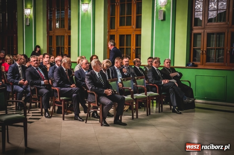 Zdjęcie w galerii na portalu naszraciborz.pl: Ozdobą Ojczyzny są ludzie wykształceni. Raciborska PWSZ uroczyście rozpoczęła rok akademicki  wiadomości z regionu