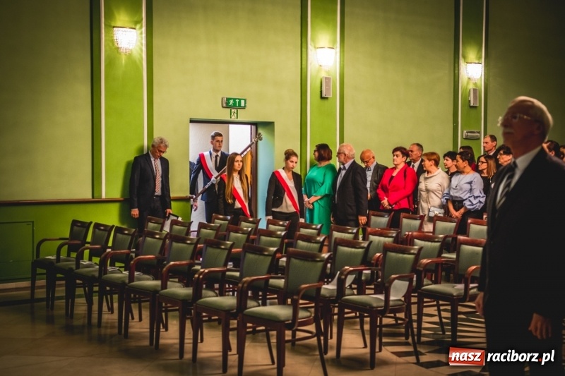 Zdjęcie w galerii na portalu naszraciborz.pl: Ozdobą Ojczyzny są ludzie wykształceni. Raciborska PWSZ uroczyście rozpoczęła rok akademicki  wiadomości z regionu