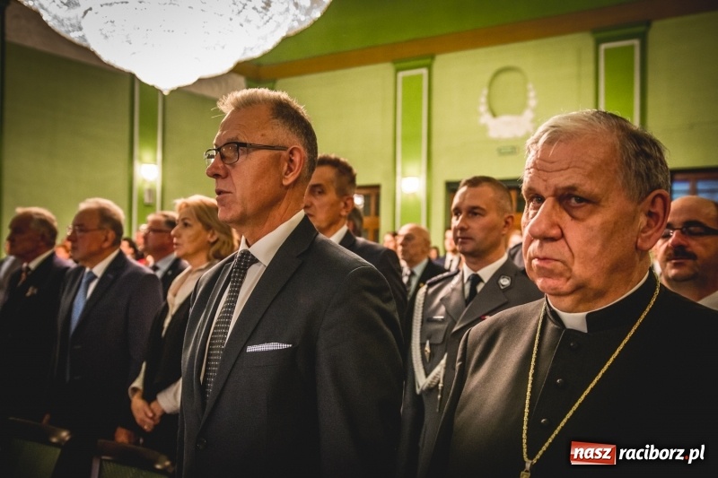 Zdjęcie w galerii na portalu naszraciborz.pl: Ozdobą Ojczyzny są ludzie wykształceni. Raciborska PWSZ uroczyście rozpoczęła rok akademicki  wiadomości z regionu