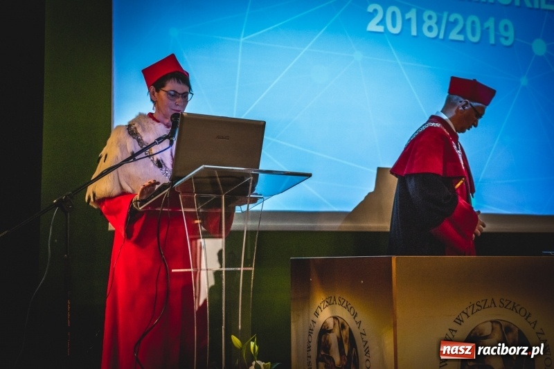 Zdjęcie w galerii na portalu naszraciborz.pl: Ozdobą Ojczyzny są ludzie wykształceni. Raciborska PWSZ uroczyście rozpoczęła rok akademicki  wiadomości z regionu