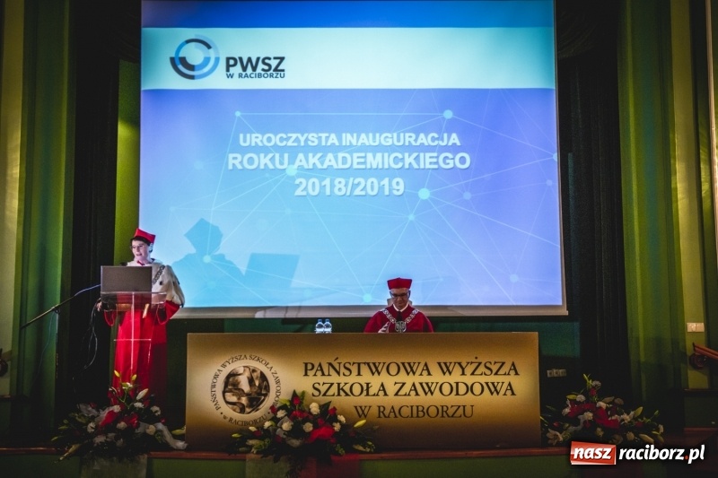 Zdjęcie w galerii na portalu naszraciborz.pl: Ozdobą Ojczyzny są ludzie wykształceni. Raciborska PWSZ uroczyście rozpoczęła rok akademicki  wiadomości z regionu