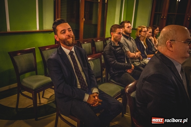 Zdjęcie w galerii na portalu naszraciborz.pl: Ozdobą Ojczyzny są ludzie wykształceni. Raciborska PWSZ uroczyście rozpoczęła rok akademicki  wiadomości z regionu