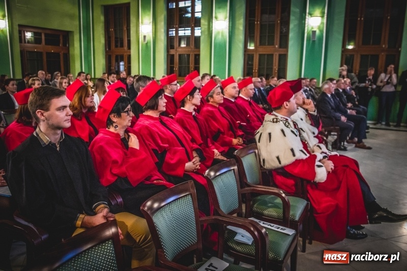 Zdjęcie w galerii na portalu naszraciborz.pl: Ozdobą Ojczyzny są ludzie wykształceni. Raciborska PWSZ uroczyście rozpoczęła rok akademicki  wiadomości z regionu