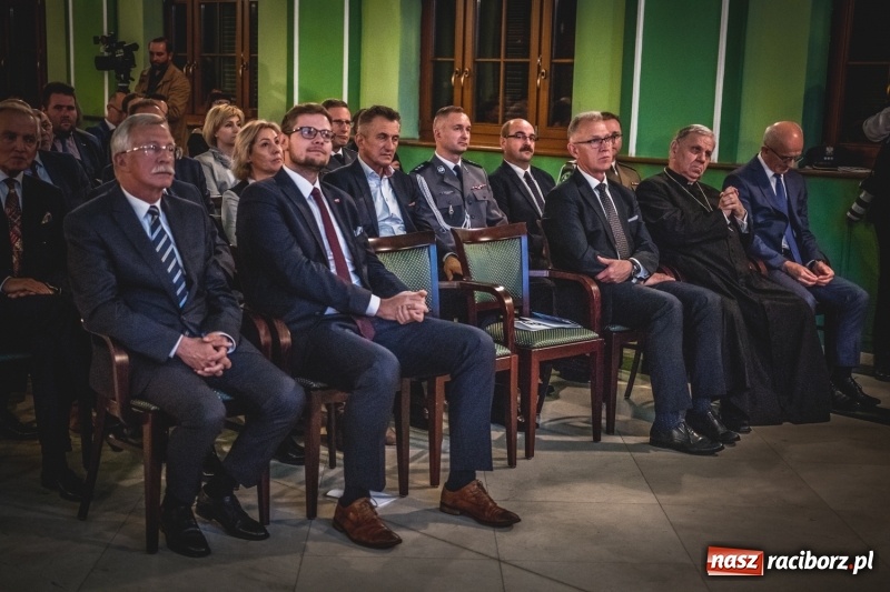 Zdjęcie w galerii na portalu naszraciborz.pl: Ozdobą Ojczyzny są ludzie wykształceni. Raciborska PWSZ uroczyście rozpoczęła rok akademicki  wiadomości z regionu