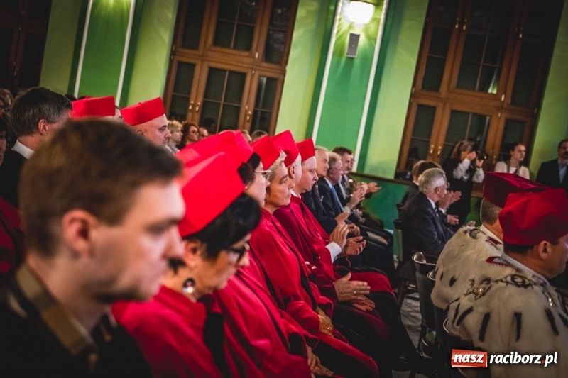 Zdjęcie w galerii na portalu naszraciborz.pl: Ozdobą Ojczyzny są ludzie wykształceni. Raciborska PWSZ uroczyście rozpoczęła rok akademicki  wiadomości z regionu