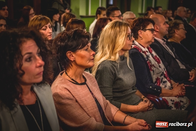 Zdjęcie w galerii na portalu naszraciborz.pl: Ozdobą Ojczyzny są ludzie wykształceni. Raciborska PWSZ uroczyście rozpoczęła rok akademicki  wiadomości z regionu