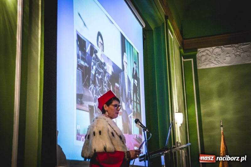 Zdjęcie w galerii na portalu naszraciborz.pl: Ozdobą Ojczyzny są ludzie wykształceni. Raciborska PWSZ uroczyście rozpoczęła rok akademicki  wiadomości z regionu