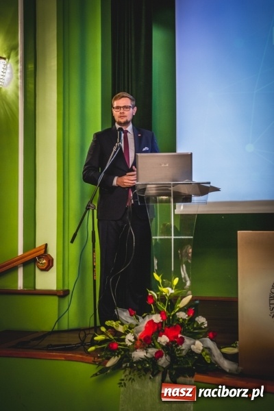 Zdjęcie w galerii na portalu naszraciborz.pl: Ozdobą Ojczyzny są ludzie wykształceni. Raciborska PWSZ uroczyście rozpoczęła rok akademicki  wiadomości z regionu