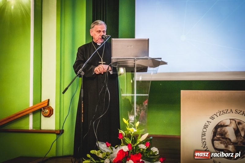 Zdjęcie w galerii na portalu naszraciborz.pl: Ozdobą Ojczyzny są ludzie wykształceni. Raciborska PWSZ uroczyście rozpoczęła rok akademicki  wiadomości z regionu