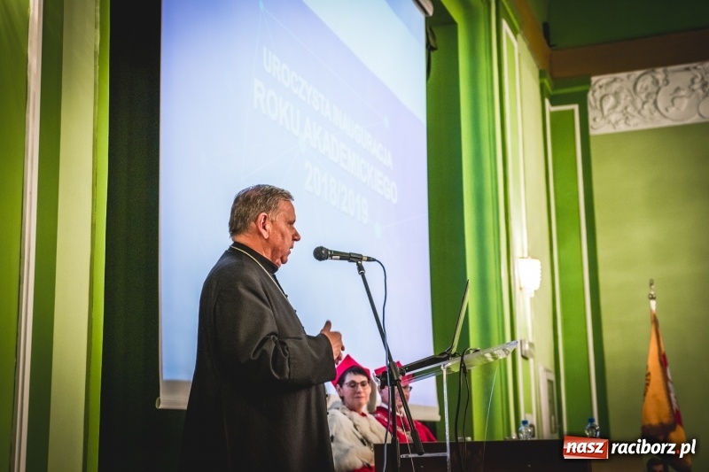 Zdjęcie w galerii na portalu naszraciborz.pl: Ozdobą Ojczyzny są ludzie wykształceni. Raciborska PWSZ uroczyście rozpoczęła rok akademicki  wiadomości z regionu