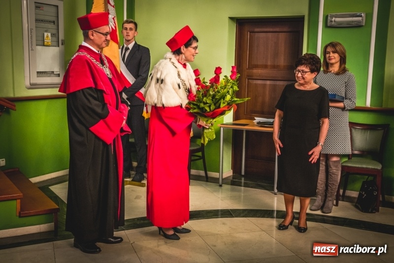 Zdjęcie w galerii na portalu naszraciborz.pl: Ozdobą Ojczyzny są ludzie wykształceni. Raciborska PWSZ uroczyście rozpoczęła rok akademicki  wiadomości z regionu