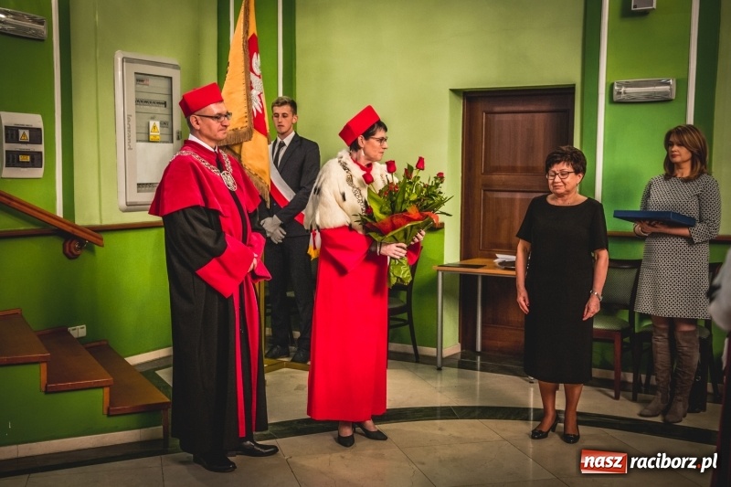 Zdjęcie w galerii na portalu naszraciborz.pl: Ozdobą Ojczyzny są ludzie wykształceni. Raciborska PWSZ uroczyście rozpoczęła rok akademicki  wiadomości z regionu