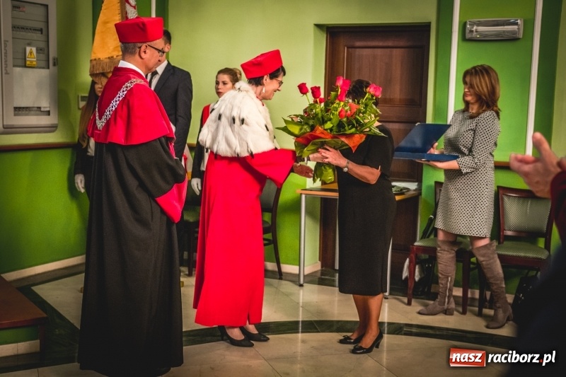 Zdjęcie w galerii na portalu naszraciborz.pl: Ozdobą Ojczyzny są ludzie wykształceni. Raciborska PWSZ uroczyście rozpoczęła rok akademicki  wiadomości z regionu