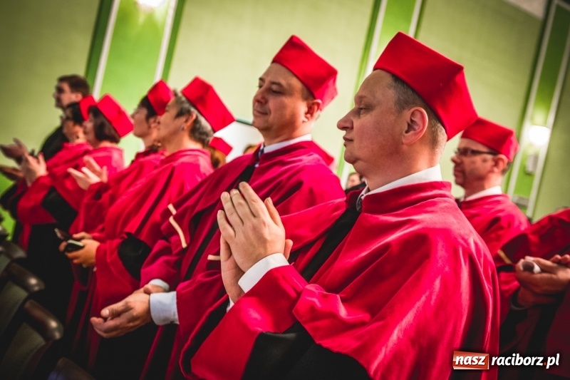 Zdjęcie w galerii na portalu naszraciborz.pl: Ozdobą Ojczyzny są ludzie wykształceni. Raciborska PWSZ uroczyście rozpoczęła rok akademicki  wiadomości z regionu