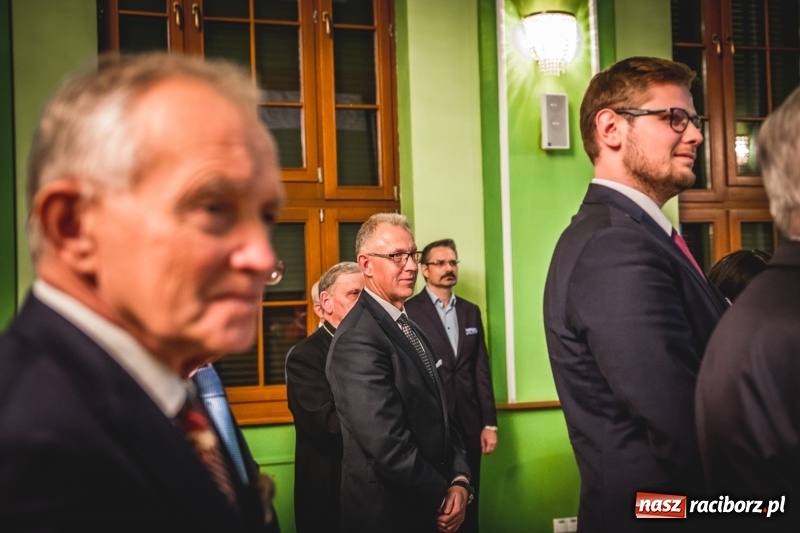 Zdjęcie w galerii na portalu naszraciborz.pl: Ozdobą Ojczyzny są ludzie wykształceni. Raciborska PWSZ uroczyście rozpoczęła rok akademicki  wiadomości z regionu