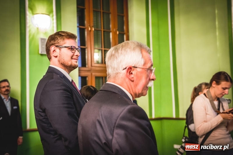 Zdjęcie w galerii na portalu naszraciborz.pl: Ozdobą Ojczyzny są ludzie wykształceni. Raciborska PWSZ uroczyście rozpoczęła rok akademicki  wiadomości z regionu