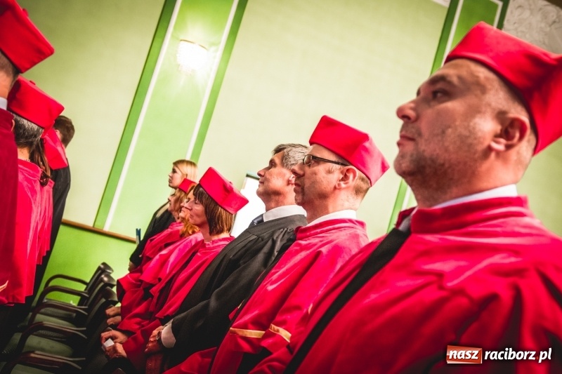Zdjęcie w galerii na portalu naszraciborz.pl: Ozdobą Ojczyzny są ludzie wykształceni. Raciborska PWSZ uroczyście rozpoczęła rok akademicki  wiadomości z regionu