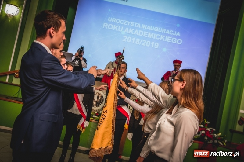 Zdjęcie w galerii na portalu naszraciborz.pl: Ozdobą Ojczyzny są ludzie wykształceni. Raciborska PWSZ uroczyście rozpoczęła rok akademicki  wiadomości z regionu