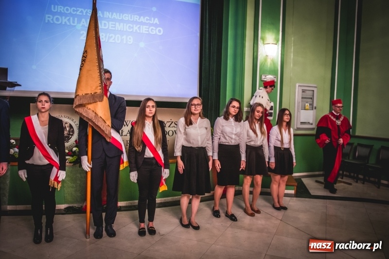 Zdjęcie w galerii na portalu naszraciborz.pl: Ozdobą Ojczyzny są ludzie wykształceni. Raciborska PWSZ uroczyście rozpoczęła rok akademicki  wiadomości z regionu