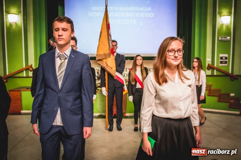 Zdjęcie w galerii na portalu naszraciborz.pl: Ozdobą Ojczyzny są ludzie wykształceni. Raciborska PWSZ uroczyście rozpoczęła rok akademicki  wiadomości z regionu