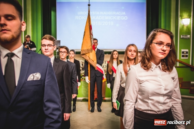 Zdjęcie w galerii na portalu naszraciborz.pl: Ozdobą Ojczyzny są ludzie wykształceni. Raciborska PWSZ uroczyście rozpoczęła rok akademicki  wiadomości z regionu