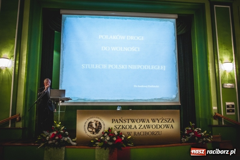 Zdjęcie w galerii na portalu naszraciborz.pl: Ozdobą Ojczyzny są ludzie wykształceni. Raciborska PWSZ uroczyście rozpoczęła rok akademicki  wiadomości z regionu