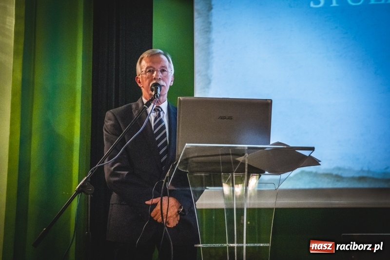 Zdjęcie w galerii na portalu naszraciborz.pl: Ozdobą Ojczyzny są ludzie wykształceni. Raciborska PWSZ uroczyście rozpoczęła rok akademicki  wiadomości z regionu