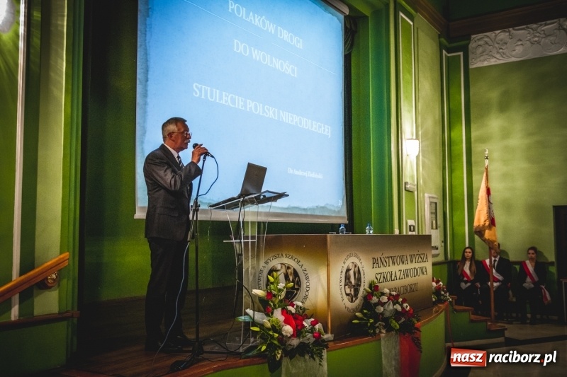 Zdjęcie w galerii na portalu naszraciborz.pl: Ozdobą Ojczyzny są ludzie wykształceni. Raciborska PWSZ uroczyście rozpoczęła rok akademicki  wiadomości z regionu