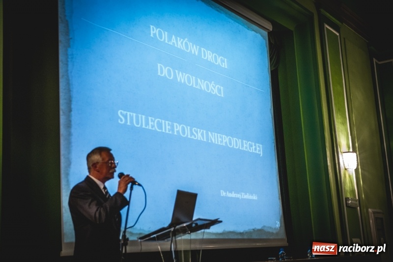 Zdjęcie w galerii na portalu naszraciborz.pl: Ozdobą Ojczyzny są ludzie wykształceni. Raciborska PWSZ uroczyście rozpoczęła rok akademicki  wiadomości z regionu