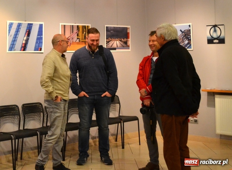 Zdjęcie w galerii na portalu naszraciborz.pl: Moskiewskie elektrociepłownie w raciborskiej galerii OBOK  wiadomości z regionu