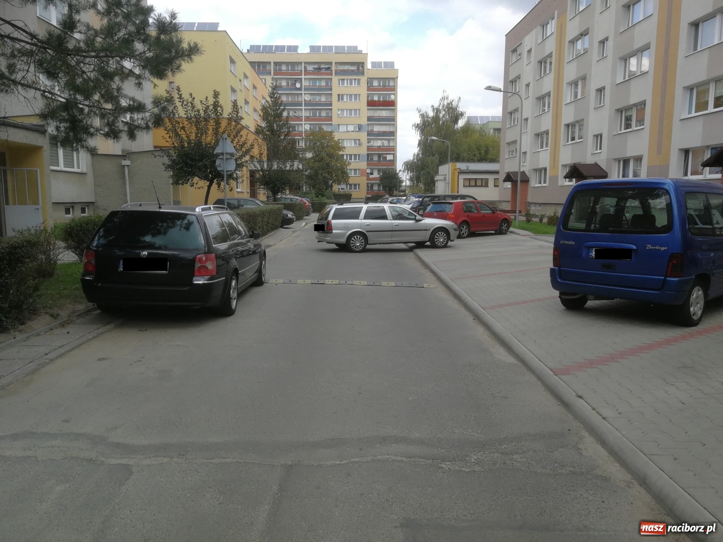 Zdjęcie w galerii na portalu naszraciborz.pl: Jazda po raciborskim rondzie nie jest łatwa  wiadomości z regionu