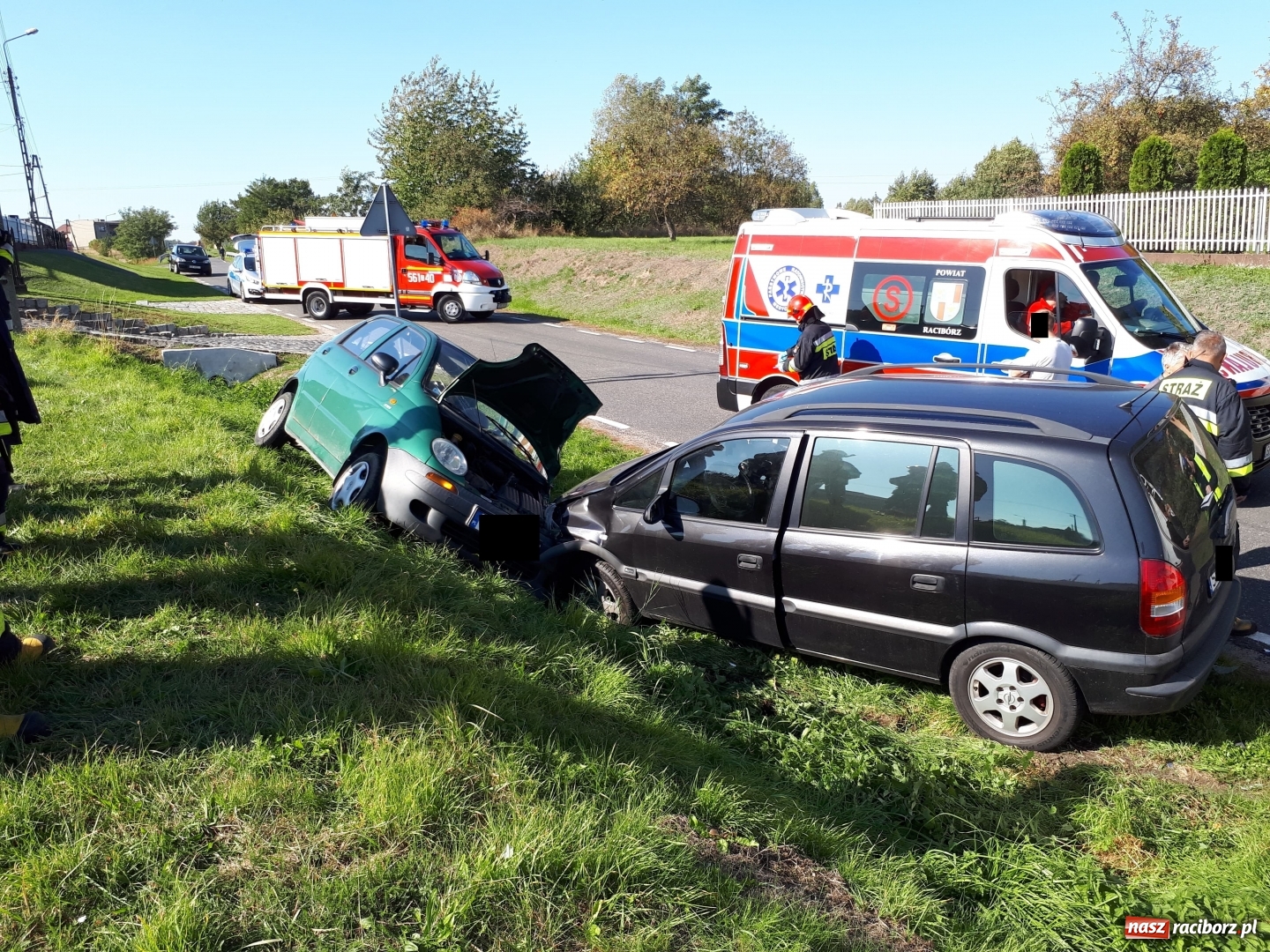 Zdjęcie w galerii na portalu naszraciborz.pl: Matiz i zafira zderzyły się w Kobyli  wiadomości z regionu