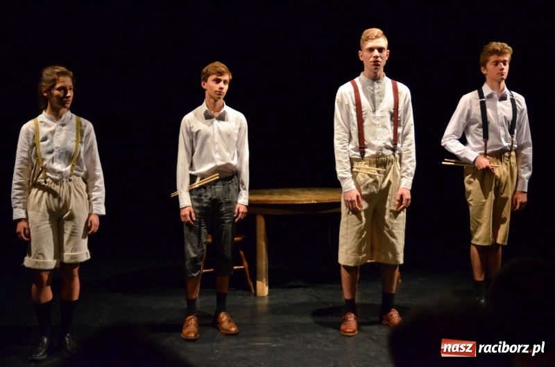 Zdjęcie w galerii na portalu naszraciborz.pl: Blaszany bębenek otworzył trzydniowe raciborskie święto teatru wiadomości z regionu