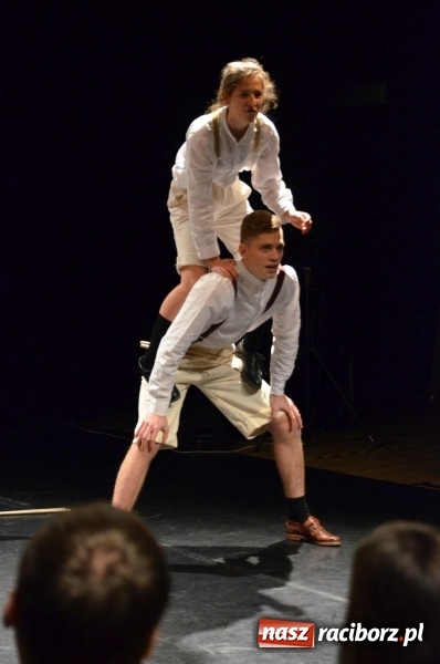 Zdjęcie w galerii na portalu naszraciborz.pl: Blaszany bębenek otworzył trzydniowe raciborskie święto teatru wiadomości z regionu