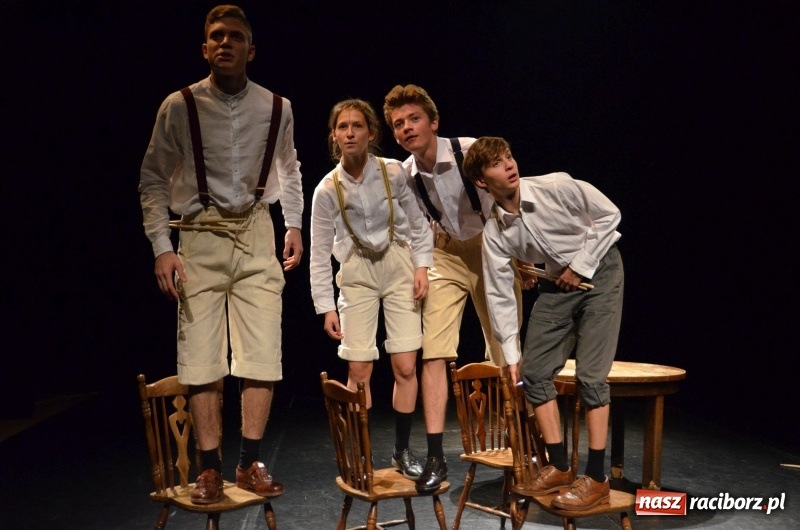 Zdjęcie w galerii na portalu naszraciborz.pl: Blaszany bębenek otworzył trzydniowe raciborskie święto teatru wiadomości z regionu