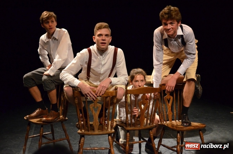 Zdjęcie w galerii na portalu naszraciborz.pl: Blaszany bębenek otworzył trzydniowe raciborskie święto teatru wiadomości z regionu