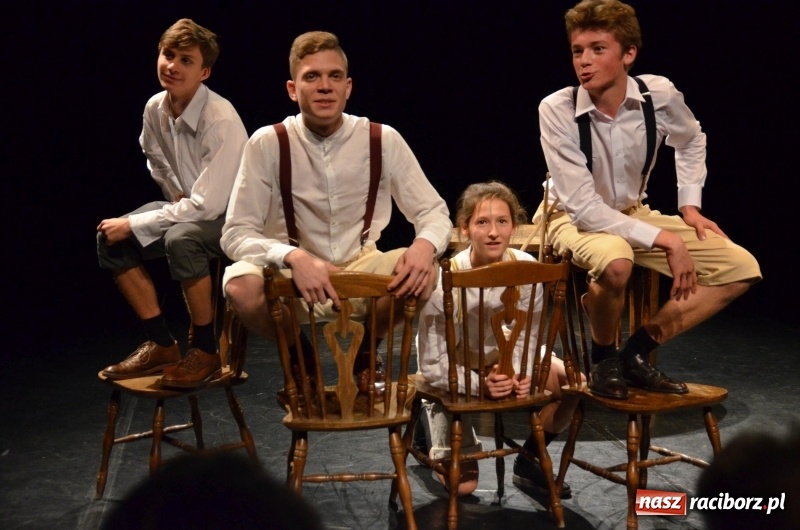 Zdjęcie w galerii na portalu naszraciborz.pl: Blaszany bębenek otworzył trzydniowe raciborskie święto teatru wiadomości z regionu