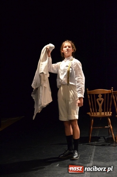 Zdjęcie w galerii na portalu naszraciborz.pl: Blaszany bębenek otworzył trzydniowe raciborskie święto teatru wiadomości z regionu