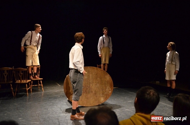 Zdjęcie w galerii na portalu naszraciborz.pl: Blaszany bębenek otworzył trzydniowe raciborskie święto teatru wiadomości z regionu