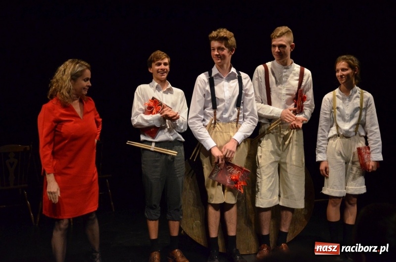 Zdjęcie w galerii na portalu naszraciborz.pl: Blaszany bębenek otworzył trzydniowe raciborskie święto teatru wiadomości z regionu