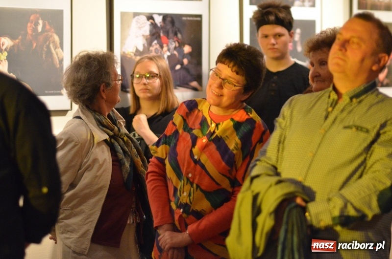 Zdjęcie w galerii na portalu naszraciborz.pl: Blaszany bębenek otworzył trzydniowe raciborskie święto teatru wiadomości z regionu