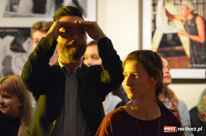 Zdjęcie w galerii na portalu naszraciborz.pl: Blaszany bębenek otworzył trzydniowe raciborskie święto teatru wiadomości z regionu