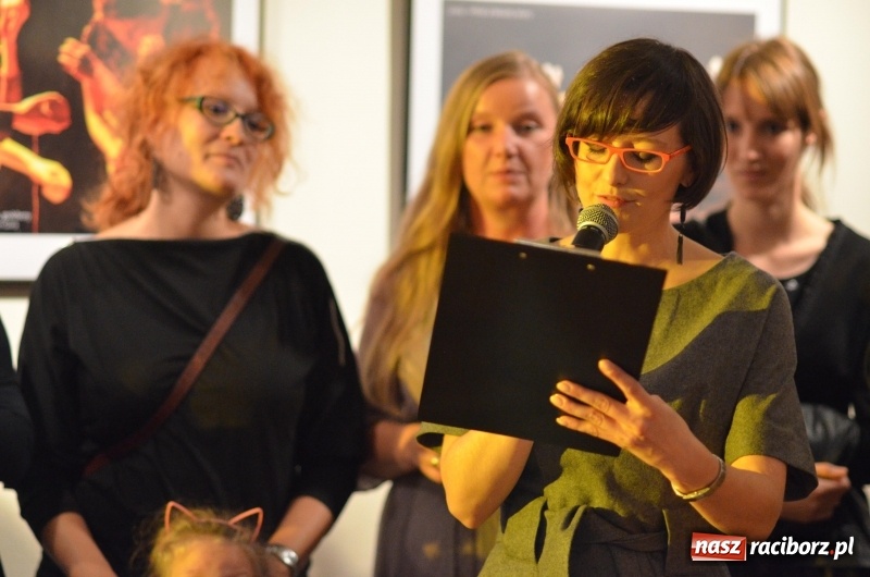 Zdjęcie w galerii na portalu naszraciborz.pl: Blaszany bębenek otworzył trzydniowe raciborskie święto teatru wiadomości z regionu