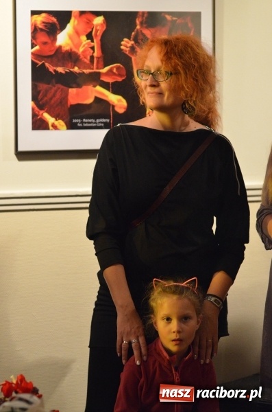 Zdjęcie w galerii na portalu naszraciborz.pl: Blaszany bębenek otworzył trzydniowe raciborskie święto teatru wiadomości z regionu