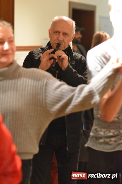 Zdjęcie w galerii na portalu naszraciborz.pl: Blaszany bębenek otworzył trzydniowe raciborskie święto teatru wiadomości z regionu