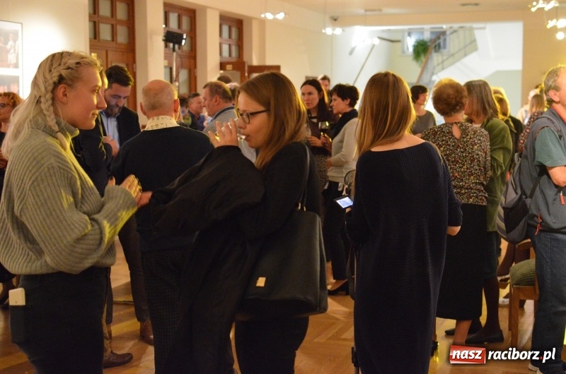 Zdjęcie w galerii na portalu naszraciborz.pl: Blaszany bębenek otworzył trzydniowe raciborskie święto teatru wiadomości z regionu