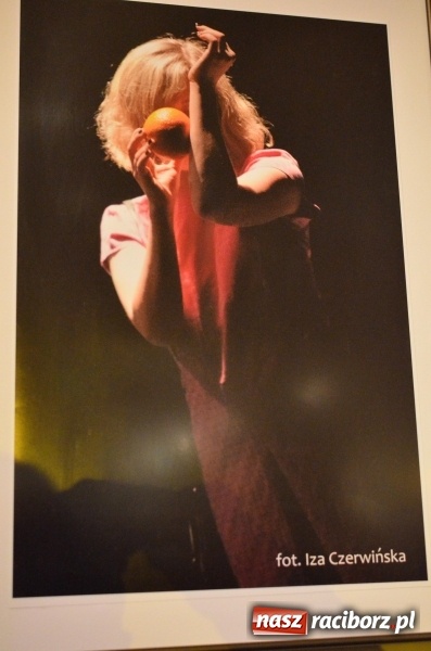 Zdjęcie w galerii na portalu naszraciborz.pl: Blaszany bębenek otworzył trzydniowe raciborskie święto teatru wiadomości z regionu