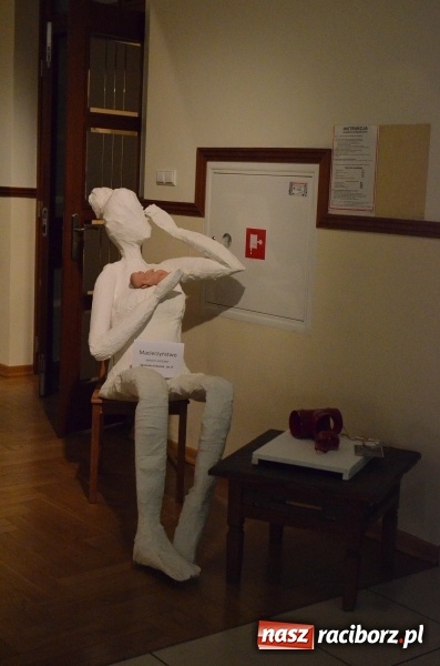 Zdjęcie w galerii na portalu naszraciborz.pl: Blaszany bębenek otworzył trzydniowe raciborskie święto teatru wiadomości z regionu