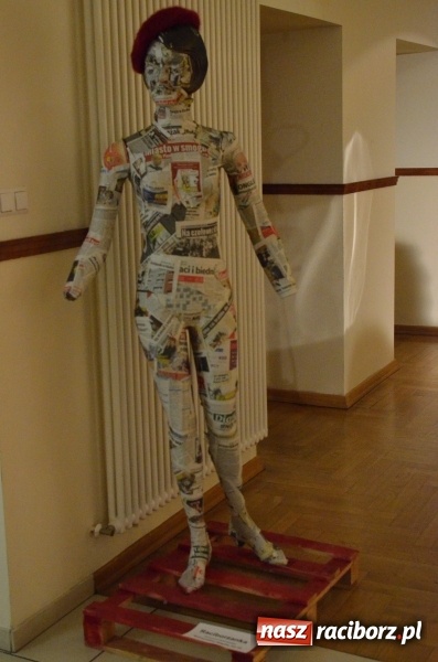 Zdjęcie w galerii na portalu naszraciborz.pl: Blaszany bębenek otworzył trzydniowe raciborskie święto teatru wiadomości z regionu